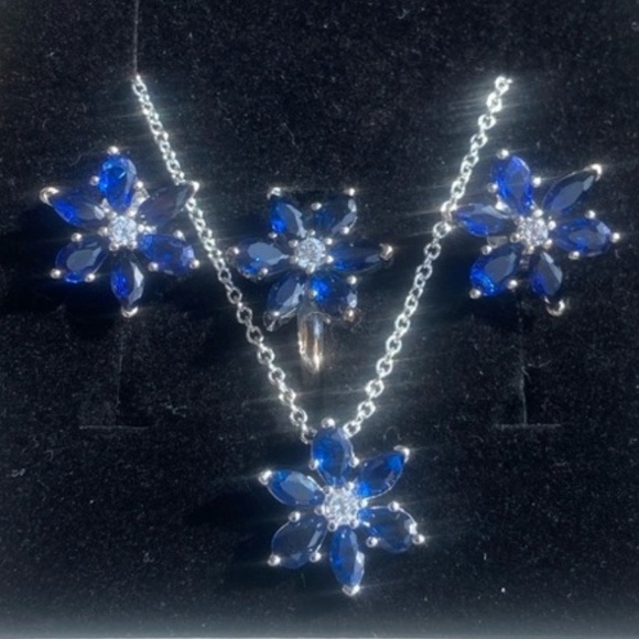 Pandora Sparkling Blue Herbarium Cluster Jewellery Set - Picture 3 of 15